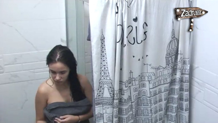 БЕЗ БЛАМА: Суботићева се скинула и све време намерно истицала своје атрибуте! 